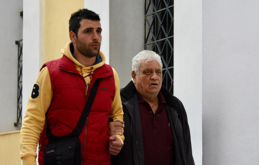 Στον ανακριτή ο 88χρονος που πυροβόλησε τους ληστές 