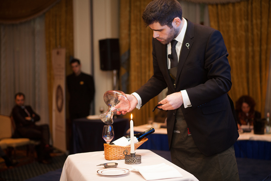 Θέα που κόβει την ανάσα και γεύσεις που απογειώνουν τις αισθήσεις