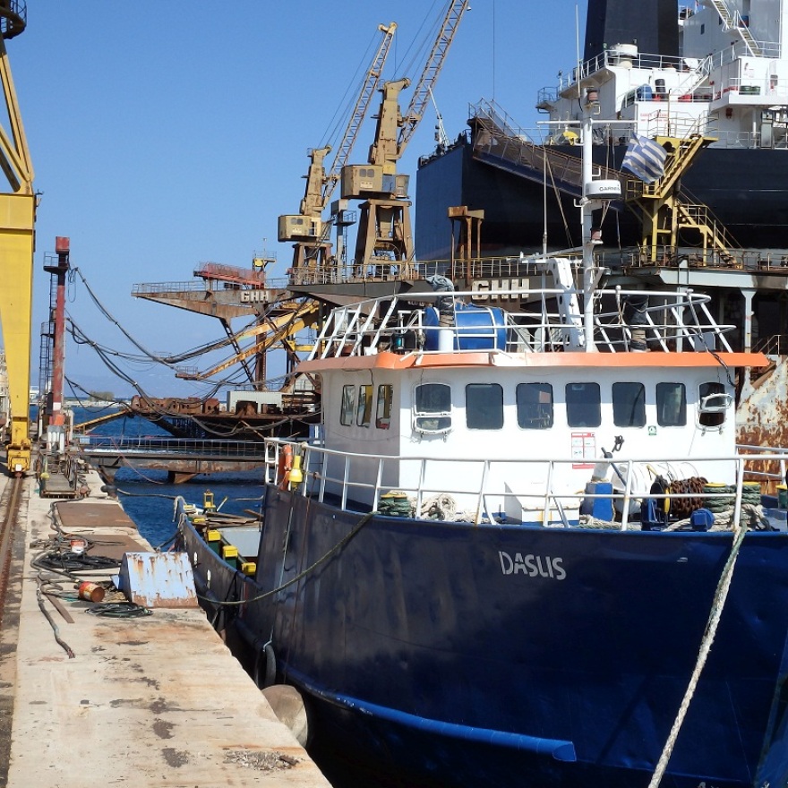 Σύρος: Διαφυγόντα κέρδη 4,7 εκατ. ευρώ από τα λαθραία τσιγάρα που βρέθηκαν σε φορτηγό πλοίο