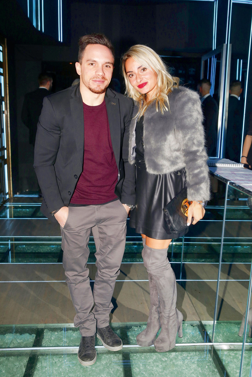 Λευτέρης Πετρούνιας: Το φαινόμενο των κρίκων