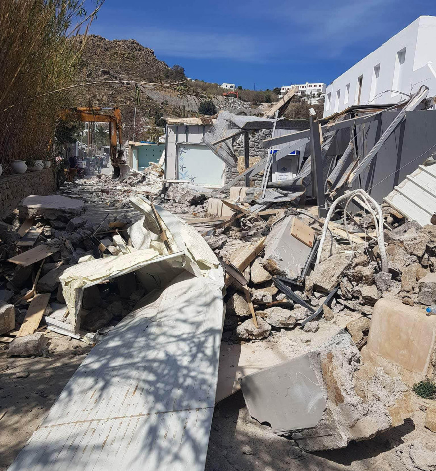 Μύκονος: Γκρέμισαν αυθαίρετο κοσμηματοπωλείο στην Ψαρού με πρόστιμο 500.000 ευρώ