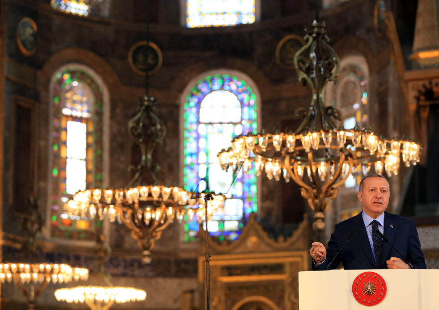 Προκαλεί και μέσα από την Αγιά Σοφιά ο Ερντογάν