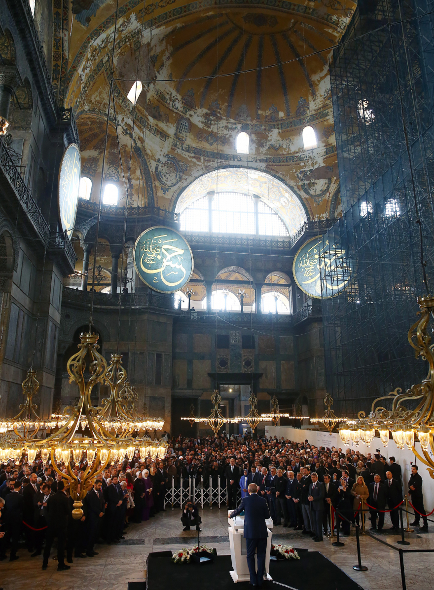 Προκαλεί και μέσα από την Αγιά Σοφιά ο Ερντογάν