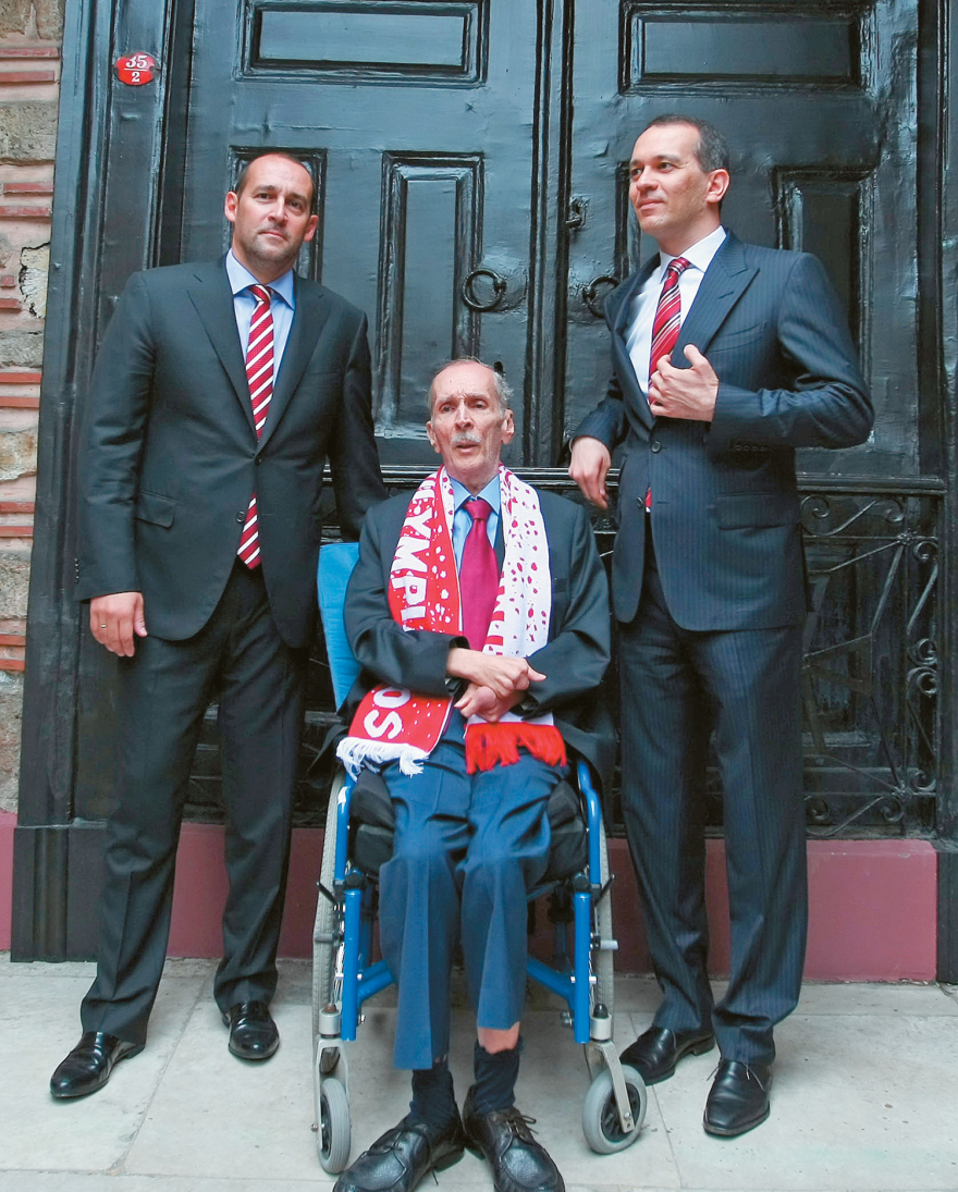 Οικογένεια Κ. Αγγελόπουλου: Τα παιδιά θέλουν τα λεφτά του πατέρα τους