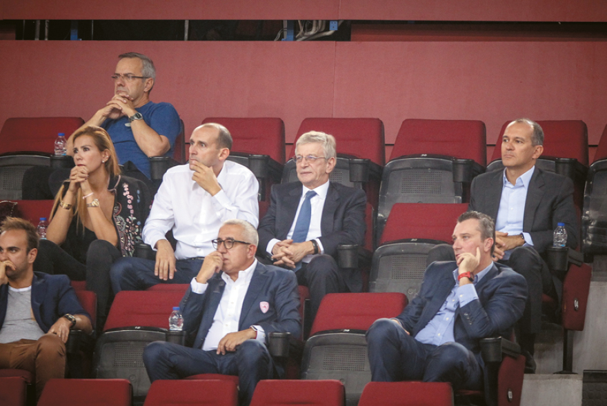 Οικογένεια Κ. Αγγελόπουλου: Τα παιδιά θέλουν τα λεφτά του πατέρα τους