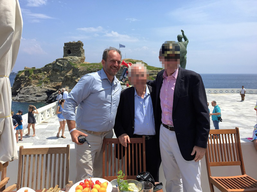 Συγκλονίζει η σύζυγος του 52χρονου: Ξύπνησα και είδα δύο άτομα με κουκούλες, με όπλο, πάνω από τα κεφάλια μας