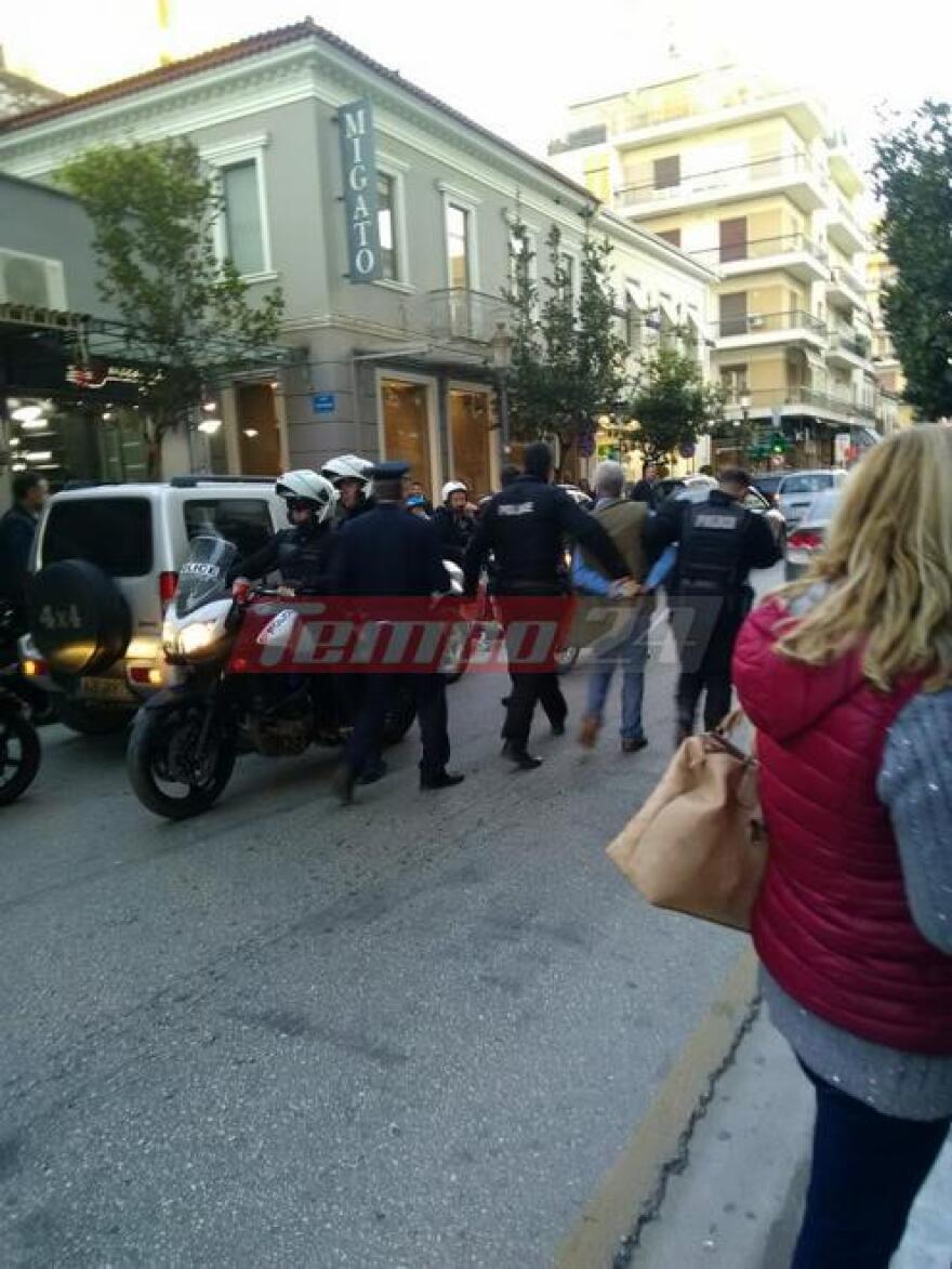 Χαμός στην Πάτρα: Του πήραν τις πινακίδες για στάθμευση σε θέση αναπήρων και χτύπησε τον αστυνομικό (φωτό)