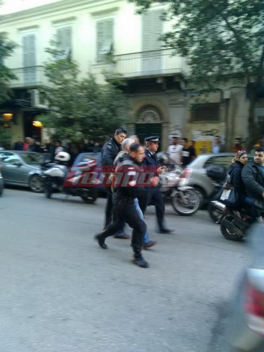 Χαμός στην Πάτρα: Του πήραν τις πινακίδες για στάθμευση σε θέση αναπήρων και χτύπησε τον αστυνομικό (φωτό)