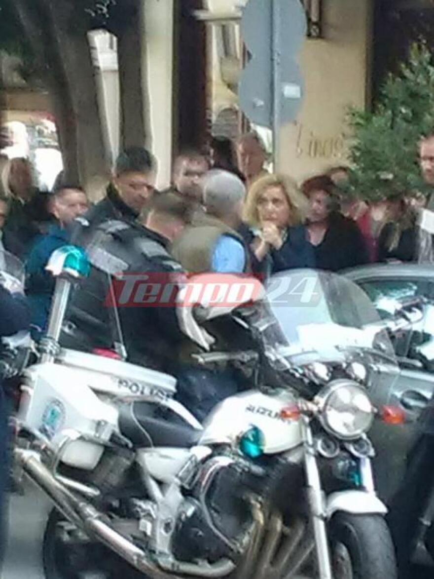 Χαμός στην Πάτρα: Του πήραν τις πινακίδες για στάθμευση σε θέση αναπήρων και χτύπησε τον αστυνομικό (φωτό)