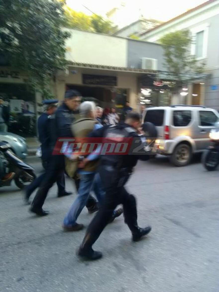 Χαμός στην Πάτρα: Του πήραν τις πινακίδες για στάθμευση σε θέση αναπήρων και χτύπησε τον αστυνομικό (φωτό)