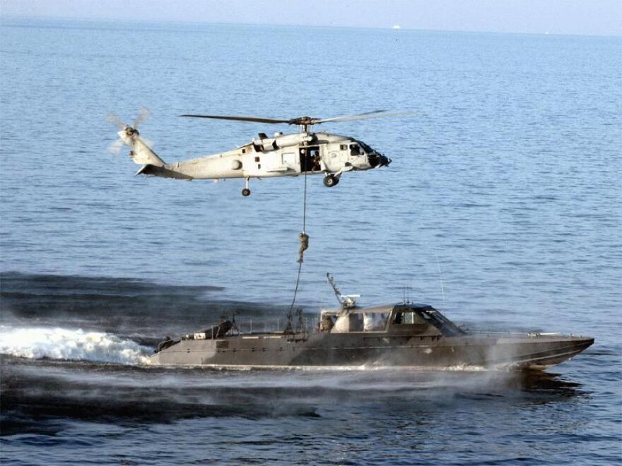 Με τέσσερα σκάφη που χρησιμοποιούν οι Navy Seals ενισχύεται η Μονάδα Υποβρυχίων Καταστροφών