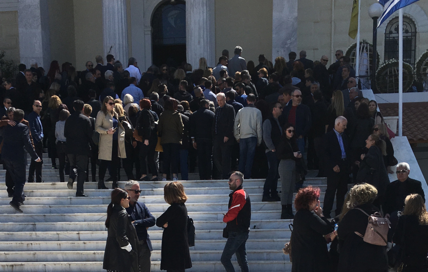 Ανείπωτη θλίψη στο τελευταίο «αντίο» στον Στέλιο Σκλαβενίτη