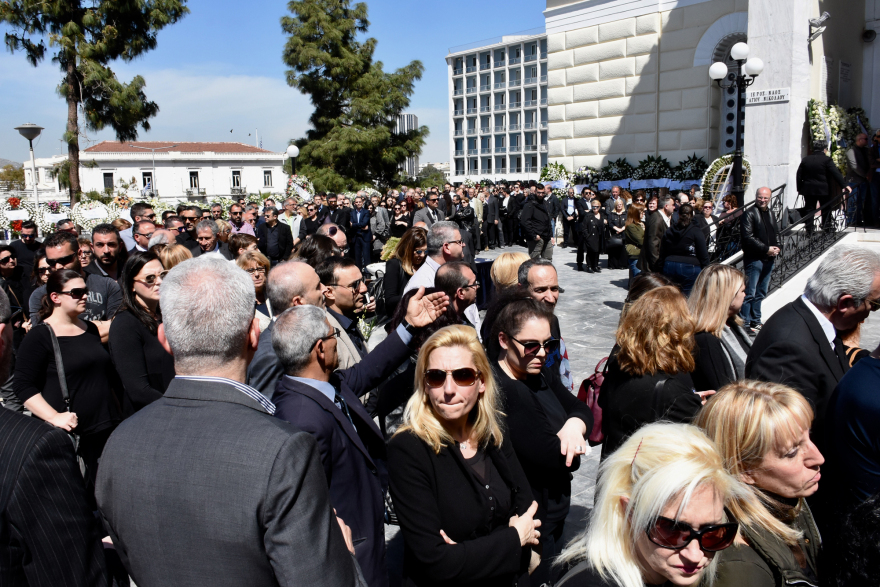Ανείπωτη θλίψη στο τελευταίο «αντίο» στον Στέλιο Σκλαβενίτη