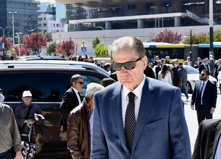 Ανείπωτη θλίψη στο τελευταίο «αντίο» στον Στέλιο Σκλαβενίτη