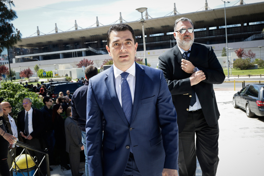 Ανείπωτη θλίψη στο τελευταίο «αντίο» στον Στέλιο Σκλαβενίτη