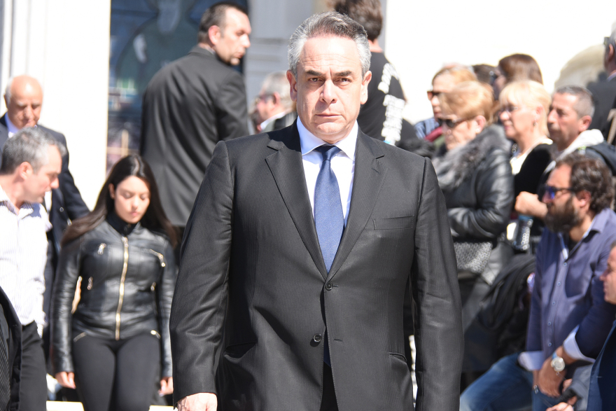 Ανείπωτη θλίψη στο τελευταίο «αντίο» στον Στέλιο Σκλαβενίτη