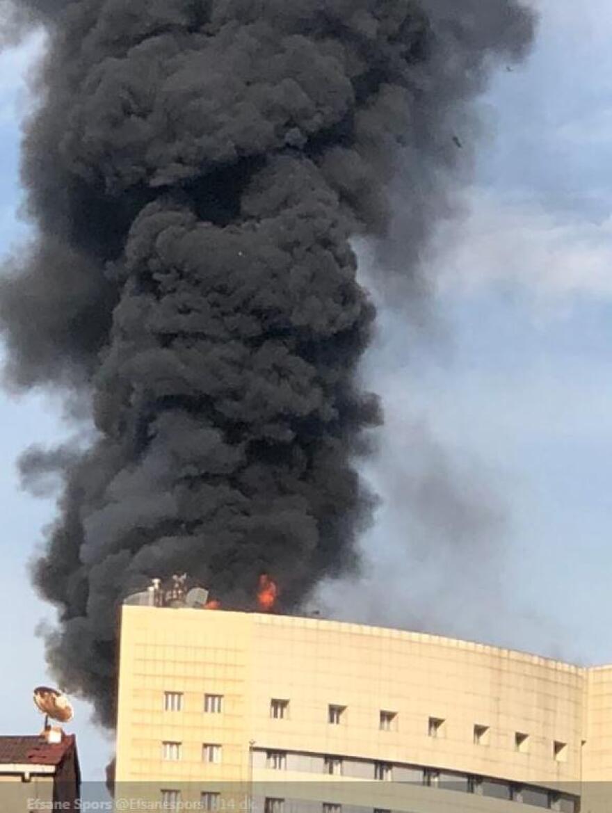 Βίντεο: Τεράστια φωτιά σε νοσοκομείο στην Κωνσταντινούπολη