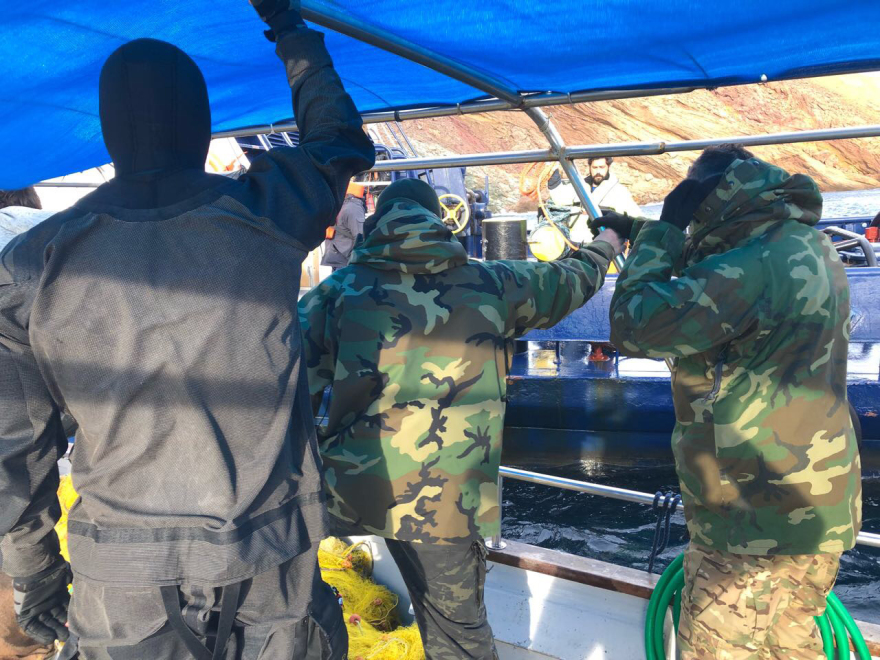 Επιχείρηση απομάκρυνσης του πλοίου που είχε ναυαγήσει στη Μύκονο