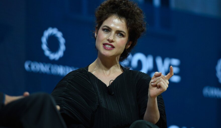 Αυτή είναι η πρώτη φωτογραφία του Μπραντ Πιτ με τη νέα του αγαπημένη, Νέρι Όξμαν;