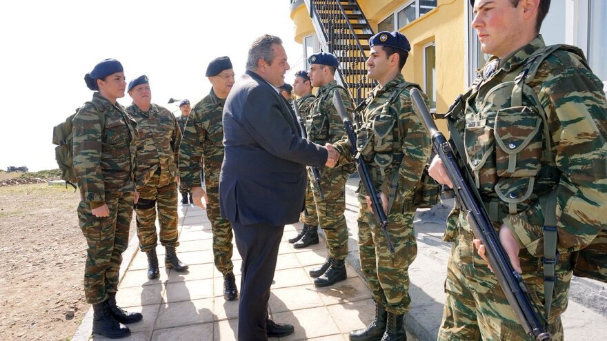 Διαταγή Καμμένου: Δύο κενές θέσεις για τους «κρατούμενους» στρατιωτικούς στο πασχαλινό τραπέζι των στρατοπέδων