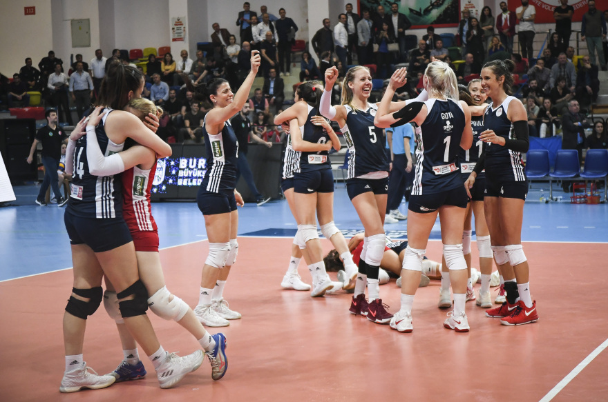 Βόλεϊ: Τα κορίτσια του Ολυμπιακού «άλωσαν» την Προύσα και κατέκτησαν το Challenge Cup!