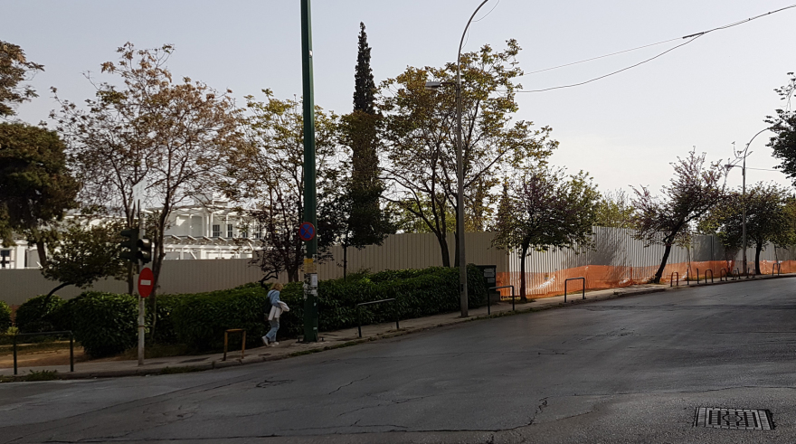 «Εξαφανίστηκε» το πάρκο μπροστά από την αμερικανική πρεσβεία