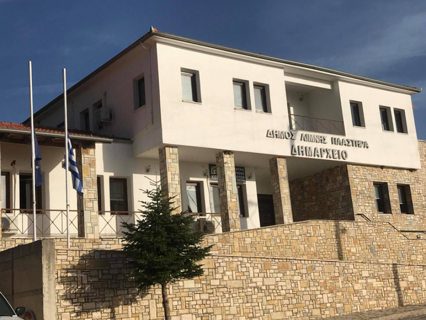 Σε λαϊκό προσκύνημα η σορός του ήρωα σμηναγού - Μεσίστιες οι σημαίες στο Μορφοβούνι