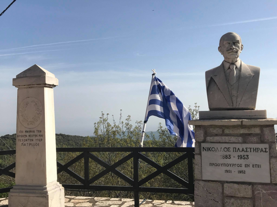 Σε λαϊκό προσκύνημα η σορός του ήρωα σμηναγού - Μεσίστιες οι σημαίες στο Μορφοβούνι