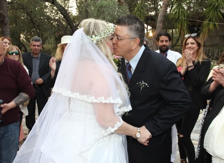 Ο Δήμος Μυλωνάς παντρεύτηκε την αγαπημένη του