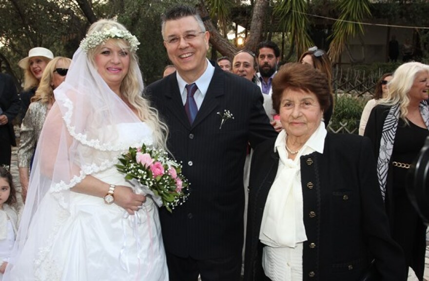 Ο Δήμος Μυλωνάς παντρεύτηκε την αγαπημένη του