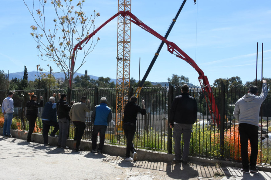 Με γοργούς ρυθμούς και υπό το βλέμμα των φιλάθλων χτίζεται το νέο γήπεδο της ΑΕΚ 