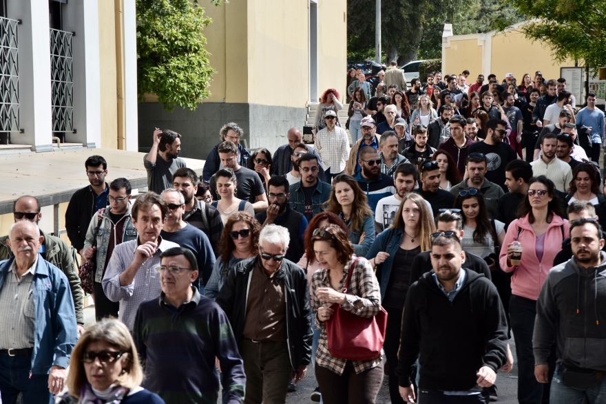 «Διαδήλωση» του ΚΚΕ στην Ευελπίδων για τους συλληφθέντες στα επεισόδια στο άγαλμα Τρούμαν