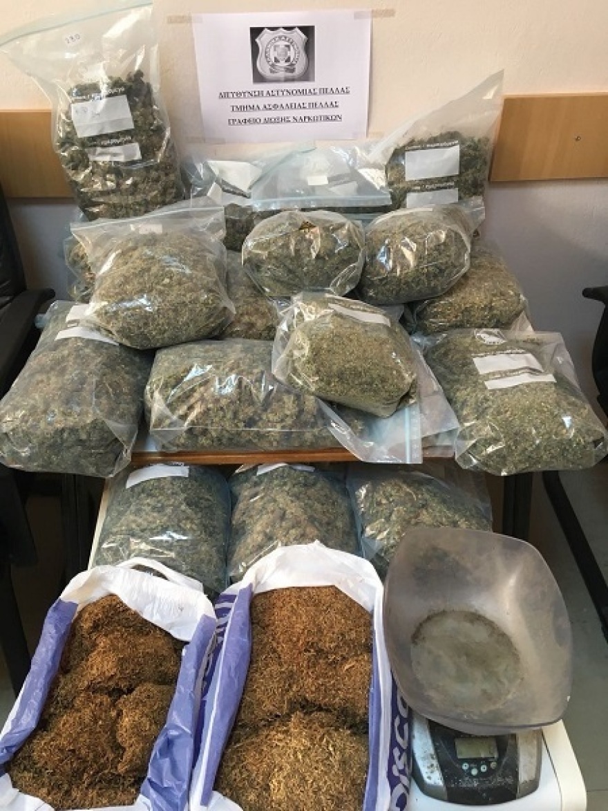 Πέλλα: Αδέλφια θα «έσπρωχναν» σχεδόν τέσσερα κιλά χασίς