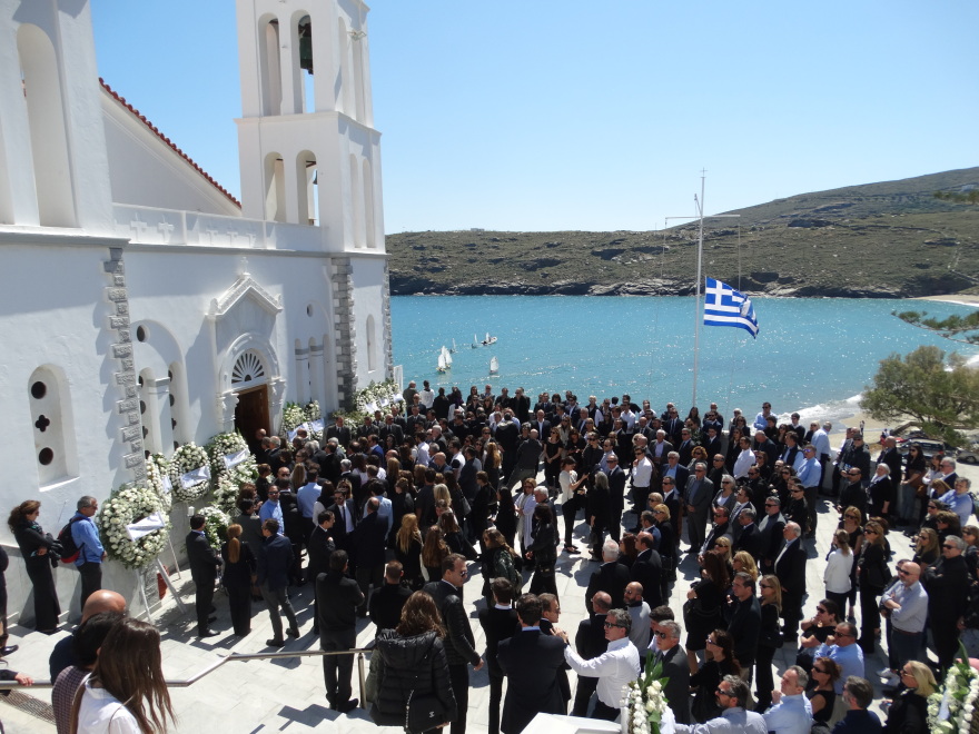 Ράγισαν καρδιές στην κηδεία του Αλ. Σταματιάδη: Ήσουν το σωστό παράδειγμα της οικογένειας