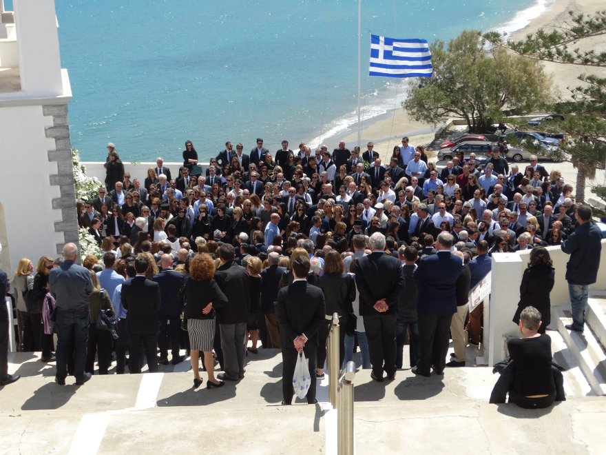 Ράγισαν καρδιές στην κηδεία του Αλ. Σταματιάδη: Ήσουν το σωστό παράδειγμα της οικογένειας