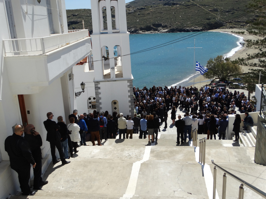 Ράγισαν καρδιές στην κηδεία του Αλ. Σταματιάδη: Ήσουν το σωστό παράδειγμα της οικογένειας