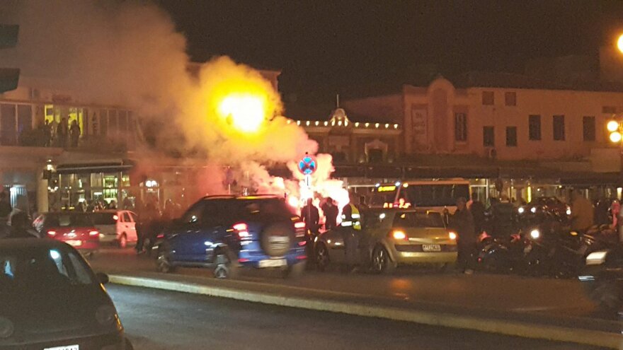 Πεδίο μάχης με τραυματίες η προκυμαία της Μυτιλήνης για την κατάληψη των μεταναστών