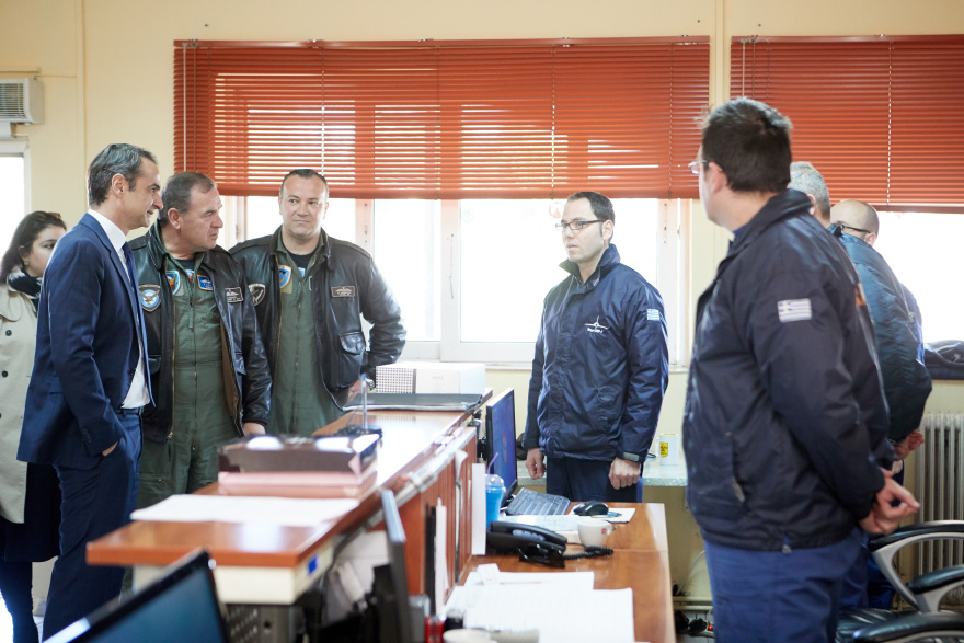 Μήνυμα Μητσοτάκη από τη 114ΠΜ του σμηναγού Μπαλταδώρου: Δεν πρόκειται να μπούμε σε λογικές ανταλλαγής