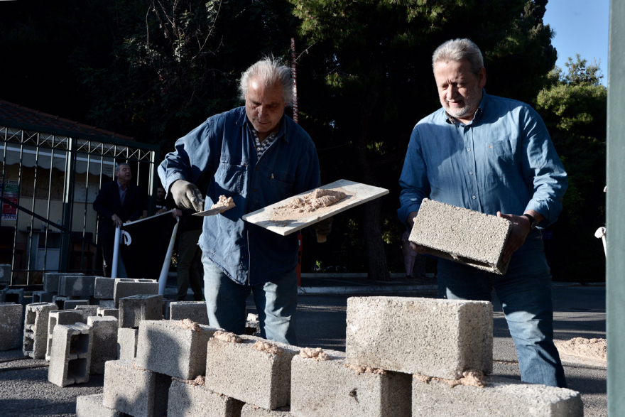 Διαμαρτυρία στο Δρομοκαΐτειο - «Έχτισαν» την είσοδο με τσιμεντόλιθο