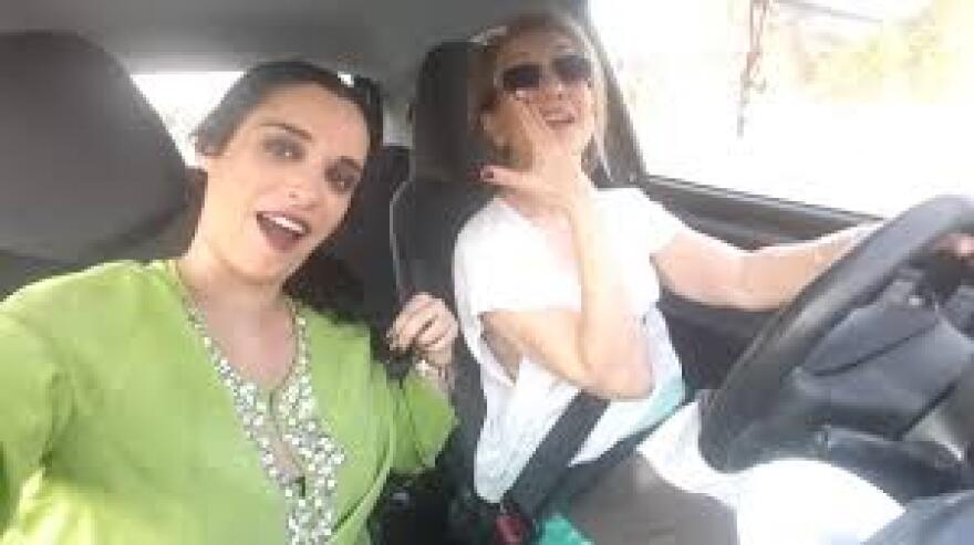 Κόντρα μεγατόνων για την Πέμυ Ζούνη με «αρπαγή» και «ροζ αποχρώσεις»