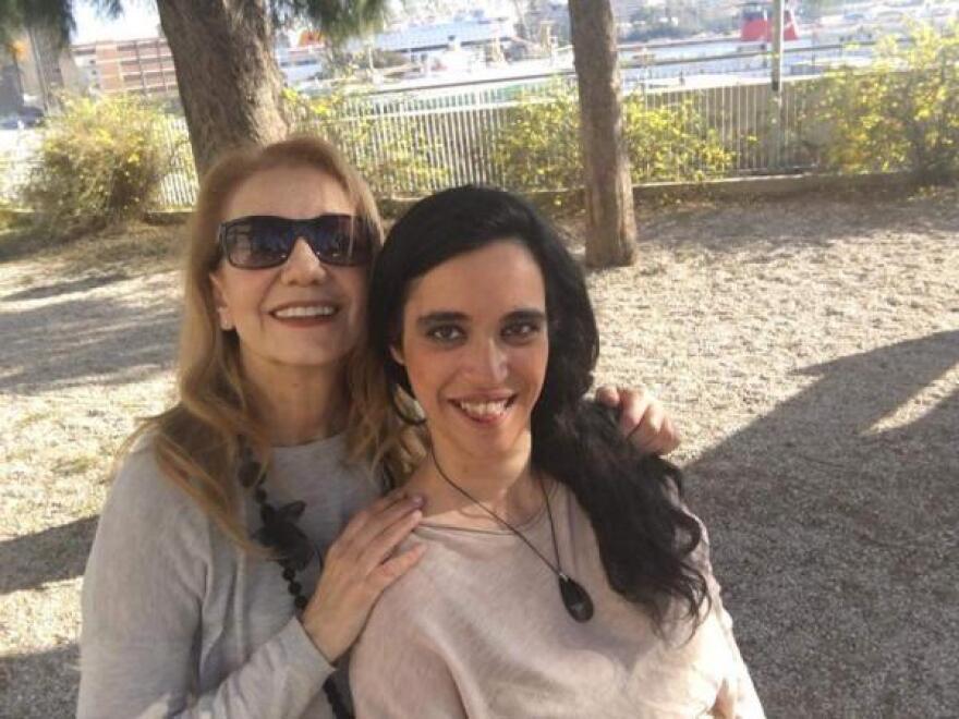 Κόντρα μεγατόνων για την Πέμυ Ζούνη με «αρπαγή» και «ροζ αποχρώσεις»