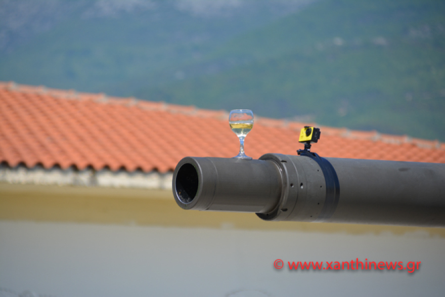 Απίστευτο βίντεο: Με... Leopard πρόσφεραν κρασί στον στρατηγό τους στην Ξάνθη