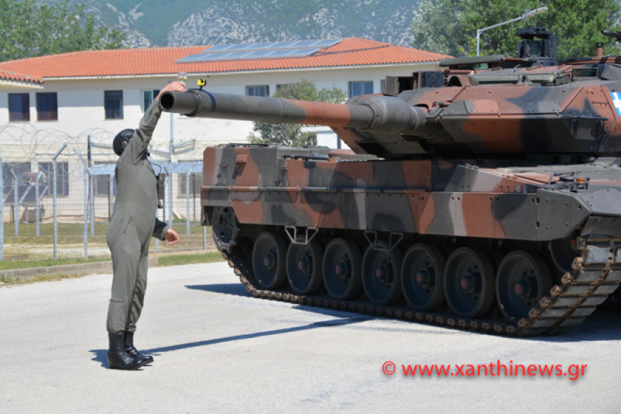 Απίστευτο βίντεο: Με... Leopard πρόσφεραν κρασί στον στρατηγό τους στην Ξάνθη