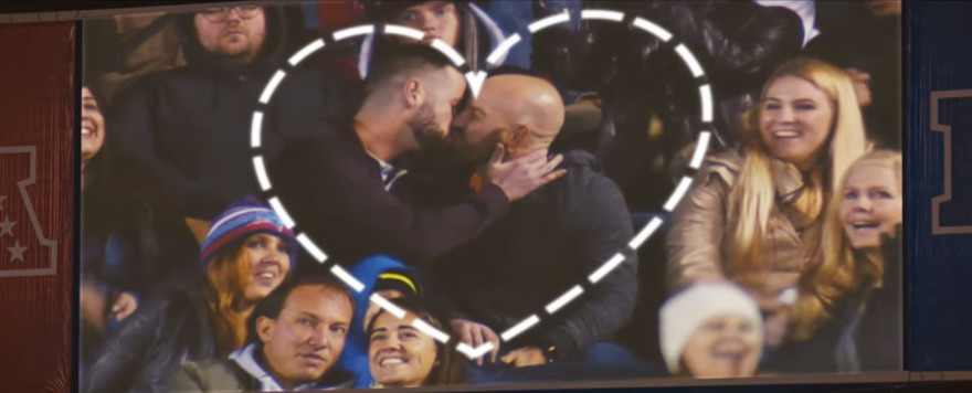 Η δασκάλα της... οργής: Προβάλλει γκέι βίντεο στην τάξη, διδάσκει... γιόγκα και καταργεί τα θρησκευτικά! 