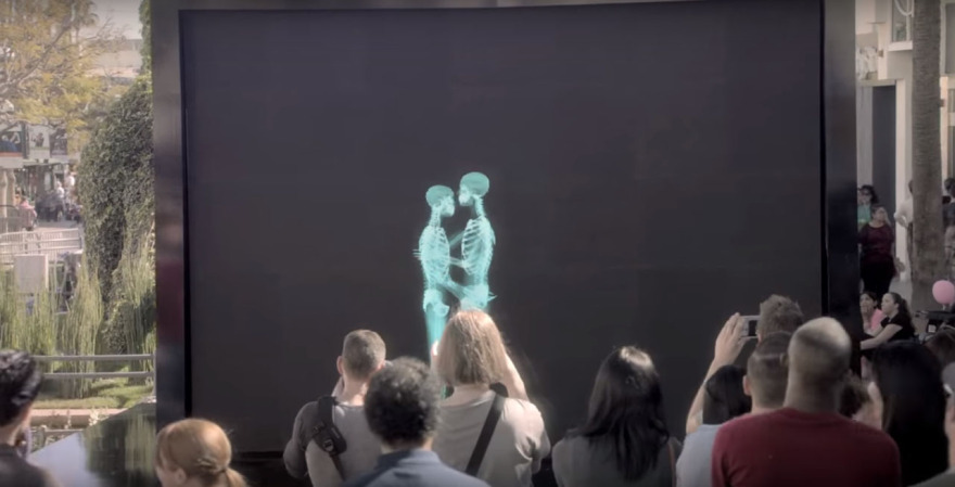 Η δασκάλα της... οργής: Προβάλλει γκέι βίντεο στην τάξη, διδάσκει... γιόγκα και καταργεί τα θρησκευτικά! 