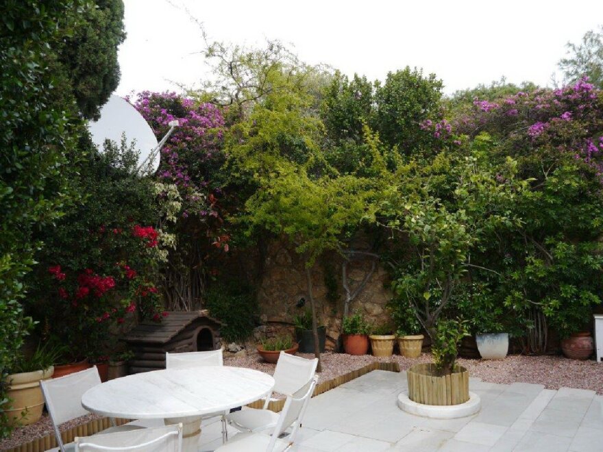 Πωλείται η βίλα της Ζωής Λάσκαρη και του Αλέξανδρου Λυκουρέζου στο Πόρτο Ράφτη