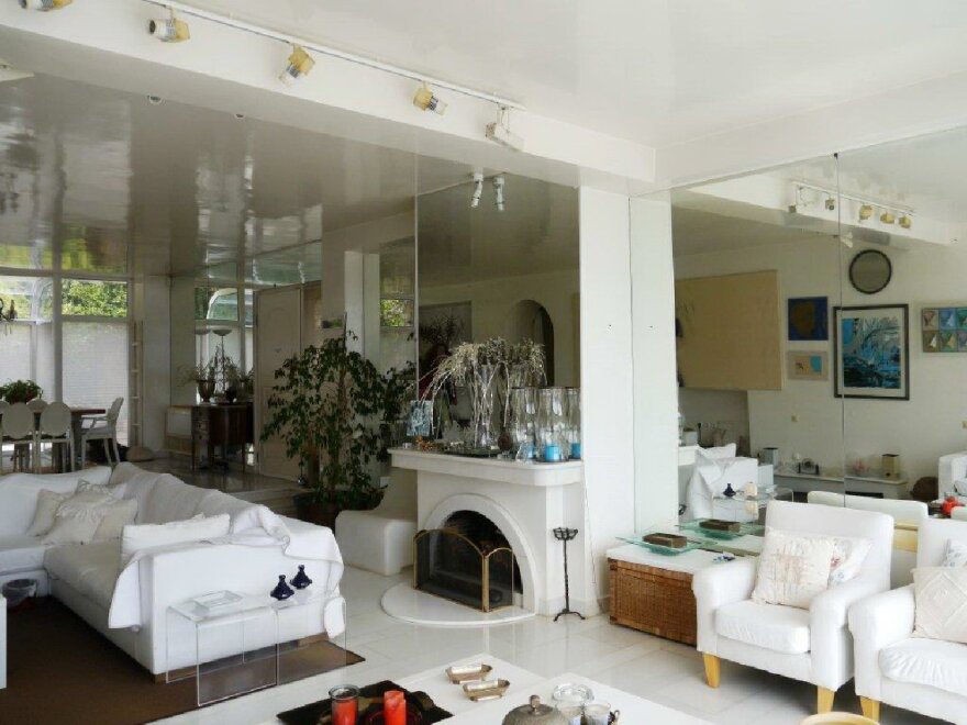 Πωλείται η βίλα της Ζωής Λάσκαρη και του Αλέξανδρου Λυκουρέζου στο Πόρτο Ράφτη