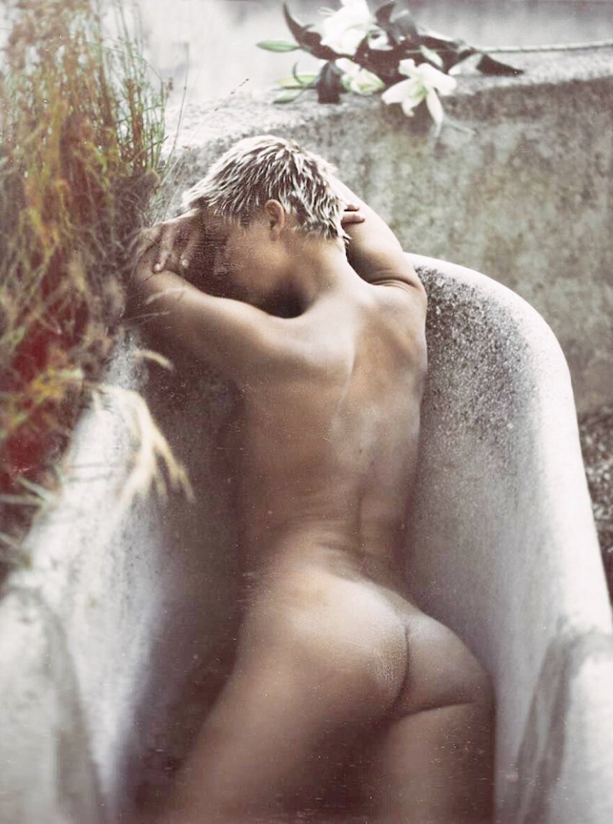 Η Marisa Papen ποζάρει ολόγυμνη για την «αναζήτηση της πραγματικής ελευθερίας»