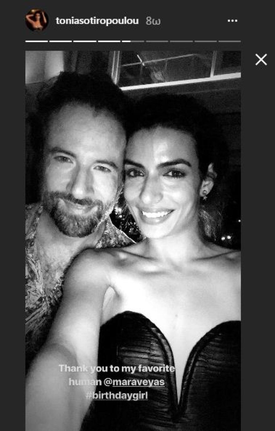 Τόνια Σωτηροπούλου: Αγκαλιά με τον Μαραβέγια στο πάρτι για τα γενέθλιά της 