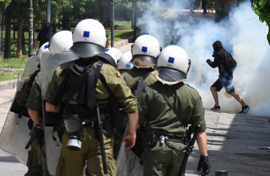 Ένταση γύρω από το Πολυτεχνείο στην Πατησίων